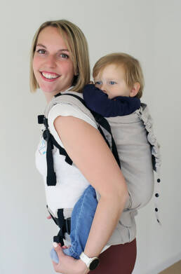 consulente babywearing monica trezzano rosa